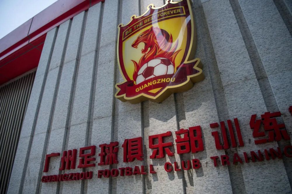 想到这，她表情缓和了一些，把支票递给他，说：装好，晚上就去给你爸烧过去，千万千万不要再弄混了。